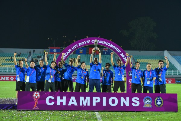 Chùm ảnh U.17 Việt Nam ăn mừng 'tẹt ga' cùng cúp vô địch Đông Nam Á 2026