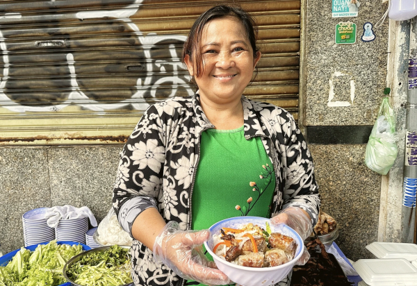 Quán ngon khu chợ Bến Thành: Bún tôm càng 120.000 đồng/tô; bún riêu gánh Việt kiều mê...