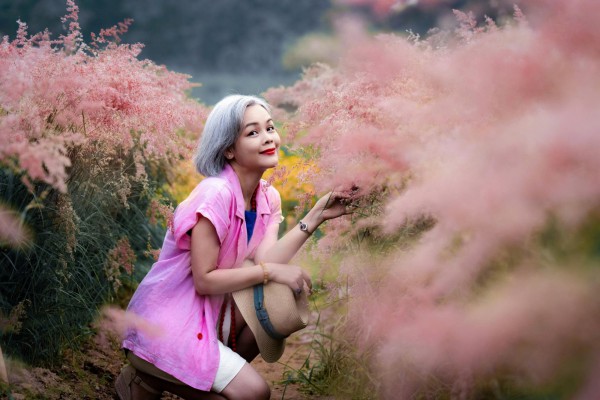 Dopamine dressing - bảng màu rực rỡ, khí chất của phụ nữ tóc lấp lánh 