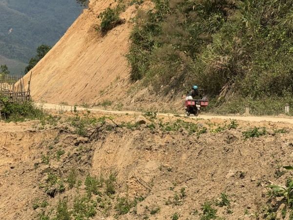 'Ổ voi' dày đặc tỉnh lộ 623 ở Quảng Ngãi: 4 km ám ảnh người đi đường