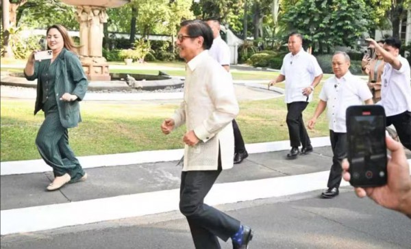 Bị đồn sức khỏe suy sụp, Tổng thống Philippines thách so tài xem ai khỏe hơn