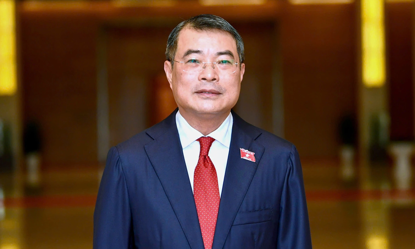 Bộ suit tay bồng của Thủ tướng Lê Minh Hưng gây chú ý giới trẻ