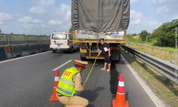 Cách xử lý khi gặp sự cố trên cao tốc: Cục CSGT hướng dẫn cụ thể Cách xử lý khi gặp sự cố trên cao tốc: Cục CSGT hướng dẫn cụ thể