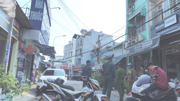 Cháy nhà trọ tại TP.HCM, 2 người chết: Khoảnh khắc sinh tử thả bé gái từ lầu cao xuống Cháy nhà trọ tại TP.HCM, 2 người chết: Khoảnh khắc sinh tử thả bé gái từ lầu cao xuống