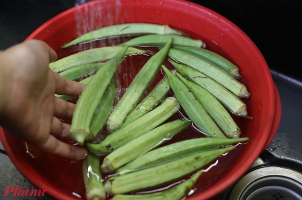 Chia sẻ bí quyết làm đẹp: Ủ tóc bằng đậu bắp và kết quả suôn mượt bất ngờ