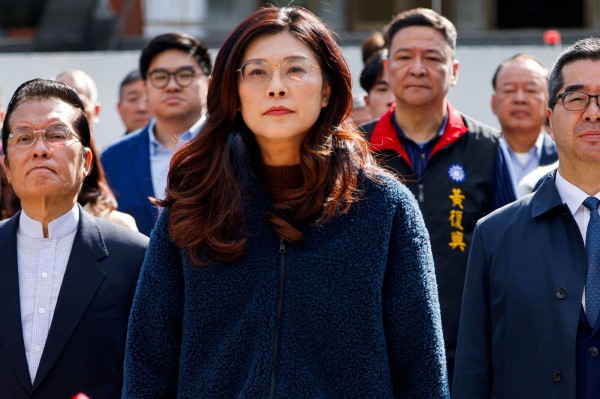 Chủ tịch Quốc dân đảng thăm Trung Quốc, Đài Loan cảnh báo