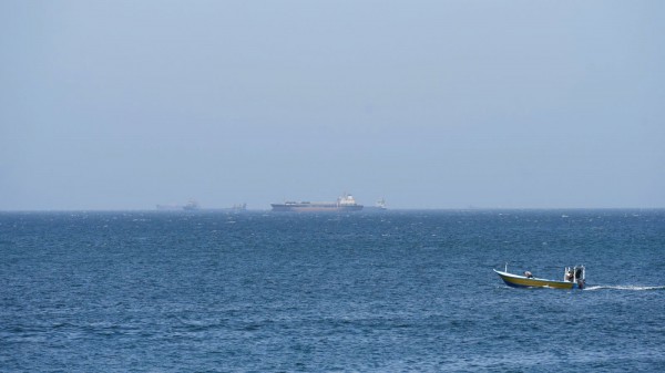 Chưa có lối thoát cho eo biển Hormuz