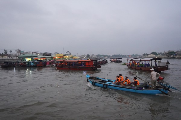 Công an Cần Thơ cảnh báo tội phạm tại bến Ninh Kiều, chợ nổi Cái Răng