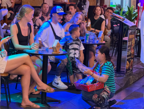 Công an phường Bến Thành nói gì về việc hàng rong, ăn xin làm phiền du khách?