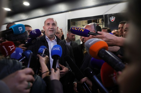 Cựu tổng thống thân Nga thắng áp đảo trong cuộc bầu cử Bulgaria