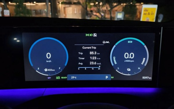 Dấu hiệu nhận biết ô tô hybrid sẵn sàng vận hành sau khi khởi động