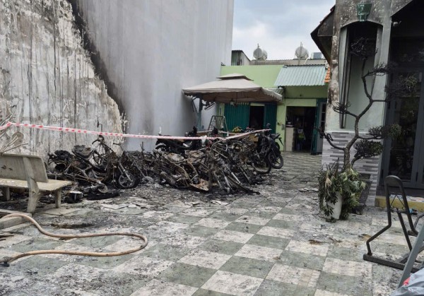 Điều tra vụ cháy nhiều xe máy tại nhà dân ở TP.HCM