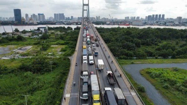 Điều tra vụ thi thể bé trai sơ sinh dưới chân cầu Phú Mỹ, TP.HCM