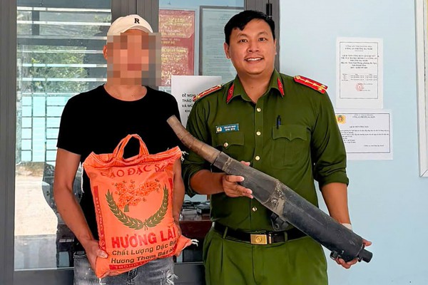 Đổi tiếng pô ồn lấy hạt gạo thơm: Cách làm 'dễ thương' của Công an Khánh Hòa