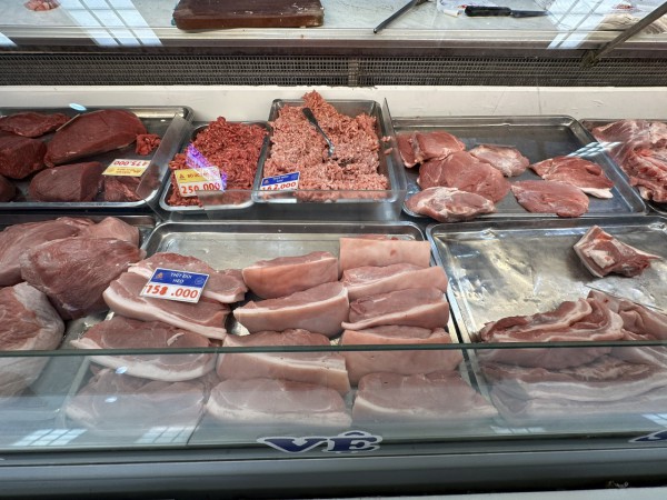 Giá heo hơi hôm nay 7.4.2026: 'Thủ phủ chăn nuôi' tăng giá