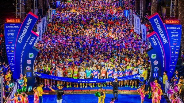 Giải chạy đêm giàu sức sống, truyền cảm hứng mạnh mẽ của một 'thành phố không ngủ'