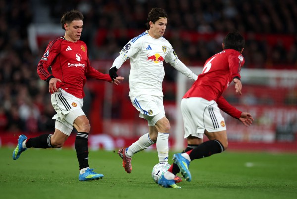 HLV Carrick thay đổi khó hiểu vì mất trò cưng, M.U thua sốc Leeds trên sân nhà