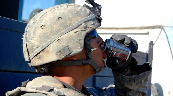 Lính Mỹ dùng gần 3,6 triệu lít cà phê, nhiều nicotine trong chiến dịch Iran Lính Mỹ dùng gần 3,6 triệu lít cà phê, nhiều nicotine trong chiến dịch Iran