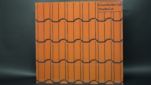 Lớp phủ đặc biệt biến pin mặt trời thành mái ngói đầy màu sắc