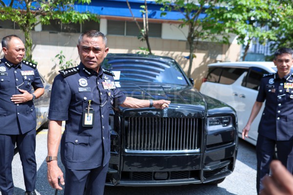 Malaysia bắt cảnh sát chuyên cướp người nước ngoài giàu có