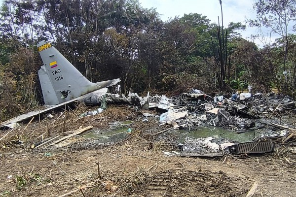 Máy bay Colombia rơi khiến 69 người thiệt mạng do va phải cây khi cất cánh