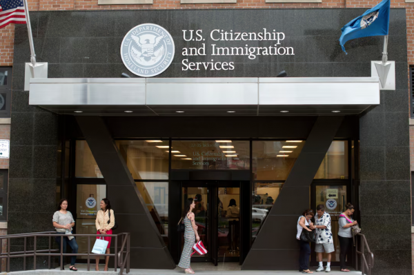 Mỹ có thể tước thẻ xanh được cấp dưới thời Tổng thống Biden