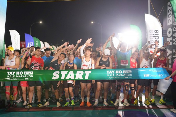 Nguyễn Thị Oanh và Nguyễn Trung Cường xuất sắc giành chức vô địch giải bán marathon Tây Hồ Nguyễn Thị Oanh và Nguyễn Trung Cường xuất sắc giành chức vô địch giải bán marathon Tây Hồ