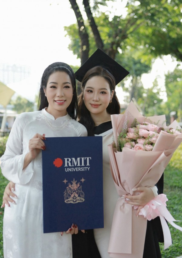 Nhan sắc con gái xinh như hoa hậu của NSND Trịnh Kim Chi 