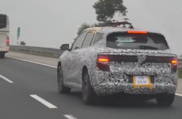 Ô tô mới của VinFast lộ diện trên đường thử, sắp trình làng Việt Nam