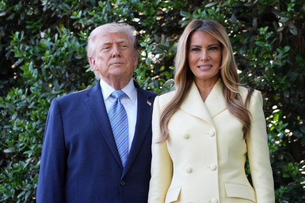 Ông Trump giận dữ vì phu nhân bị đùa là 'góa phụ tương lai'