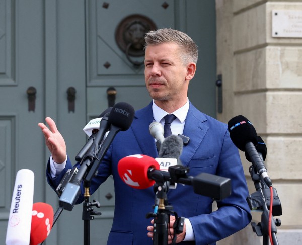 Ông Trump nói gì về người đánh bại ông Orban trong bầu cử Hungary?