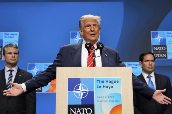 Ông Trump ‘nghiêm túc cân nhắc’ rời NATO