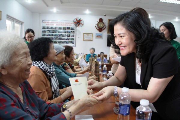 Quà của Tổng Bí thư, Chủ tịch nước Tô Lâm đến với người có công