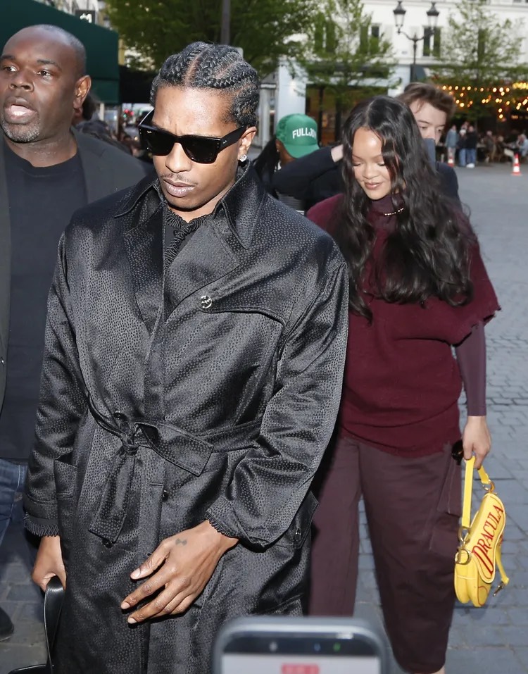 Rihanna gây ấn tượng với phong cách 