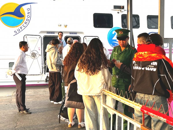 Siết bán vé tàu đi Phú Quốc trước mùa cao điểm, dẹp 'cò vé' trục lợi