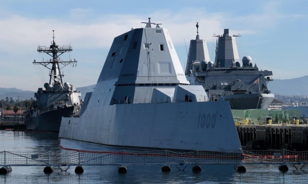 Siêu chiến hạm USS Zumwalt của Mỹ bị cháy