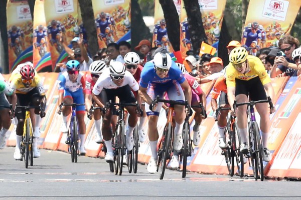 Tay đua người Belarus 'làm mưa làm gió' ở Cúp xe đạp truyền hình TP.HCM Tay đua người Belarus 'làm mưa làm gió' ở Cúp xe đạp truyền hình TP.HCM