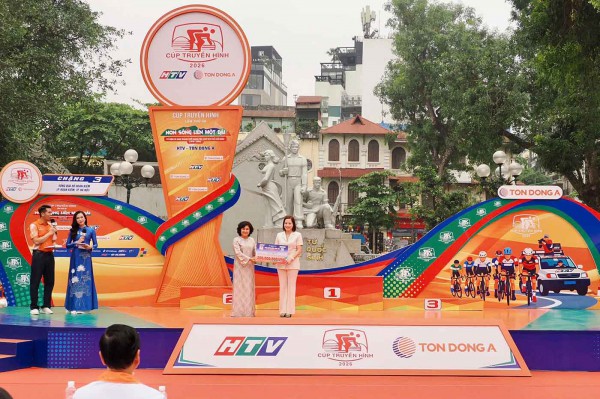 Tôn Đông Á với hành trình thiện nguyện xuyên suốt Cúp xe đạp truyền hình TP.HCM