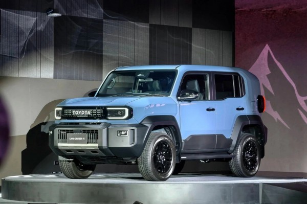 Toyota Land Cruiser FJ nhận đặt cọc tại Việt Nam, 'có cửa' thành công với giá 1,2 tỉ? Toyota Land Cruiser FJ nhận đặt cọc tại Việt Nam, 'có cửa' thành công với giá 1,2 tỉ?