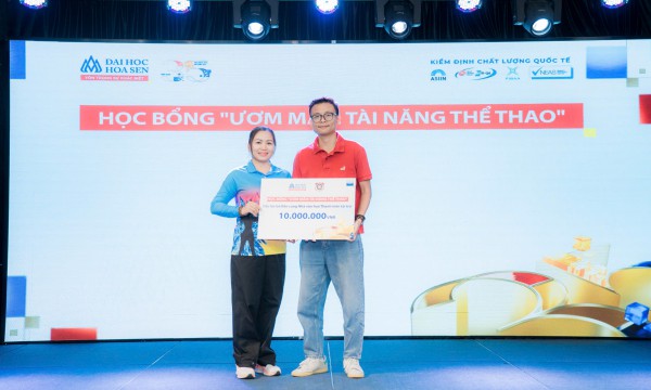 Trường ĐH Hoa Sen trao học bổng toàn phần cho Bích Thùy, mở rộng đào tạo kinh tế thể thao