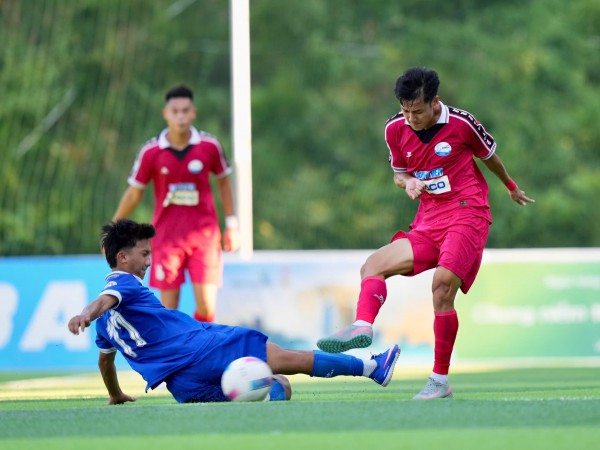 'Trường ĐH Nha Trang, đứng lên...' 'Trường ĐH Nha Trang, đứng lên...'