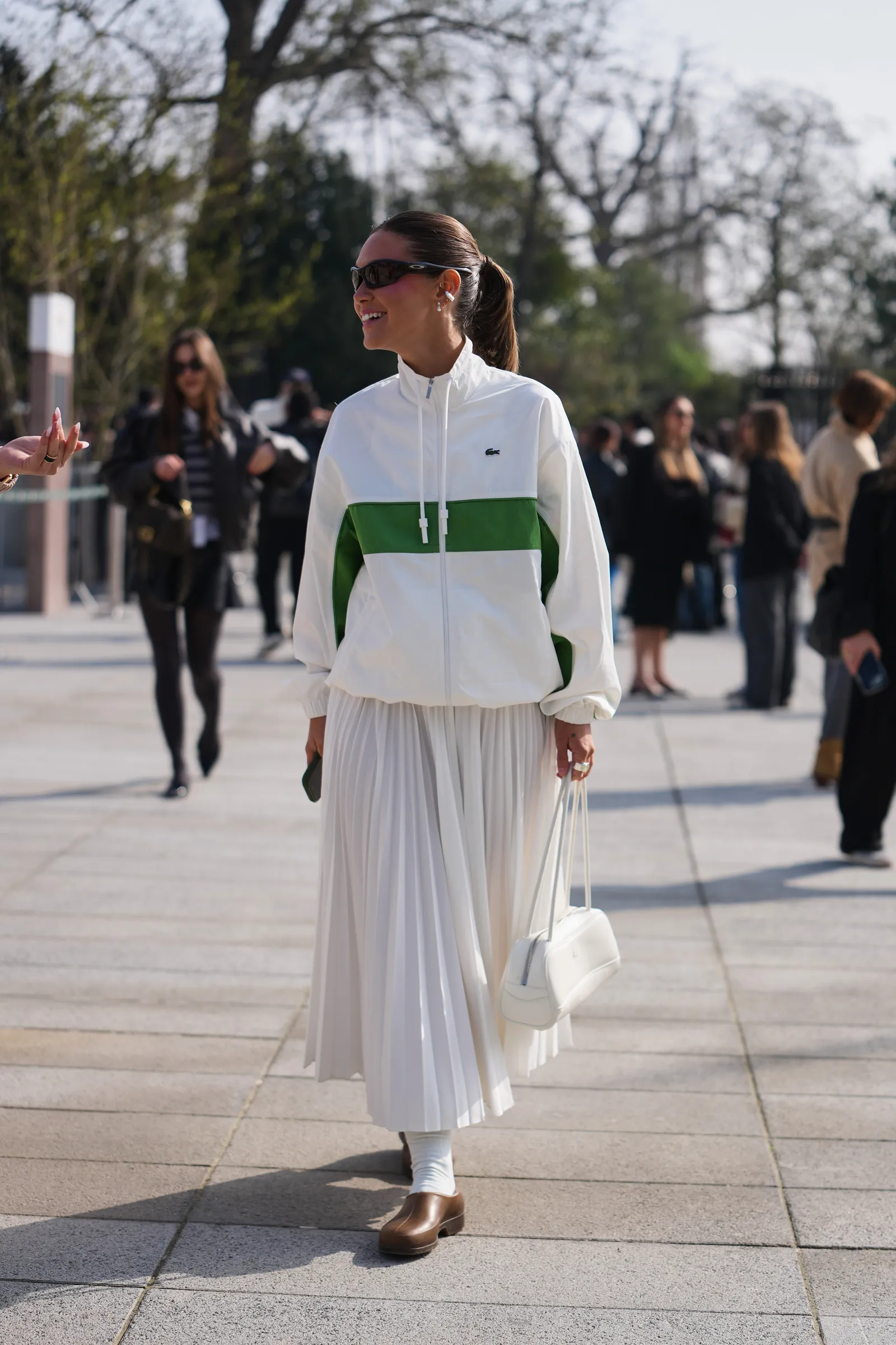 Tưởng đã lỗi thời, chiếc áo gió thập niên 80 lại gây sốt Tưởng đã lỗi thời, chiếc áo gió thập niên 80 lại gây sốt