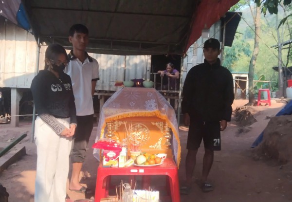 Xe máy lao xuống vực, nửa ngày mới phát hiện, vợ tử vong, chồng bị thương Xe máy lao xuống vực, nửa ngày mới phát hiện, vợ tử vong, chồng bị thương