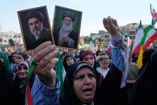 Lãnh tụ tối cao Iran ra tuyên bố thách thức Mỹ
