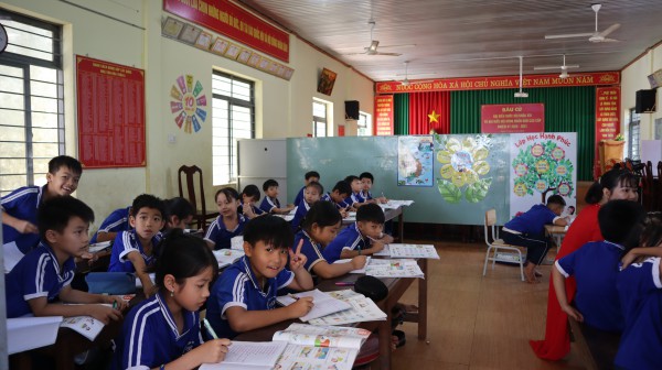 Nhà trường 'kêu cứu' vì lớp học xuống cấp trong vùng quy hoạch bô xít