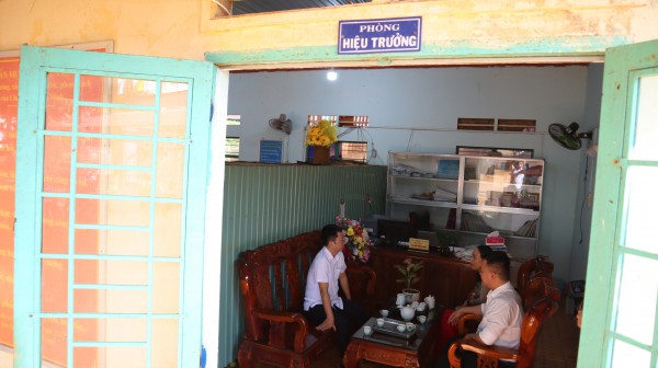 Nhà trường 'kêu cứu' vì lớp học xuống cấp trong vùng quy hoạch bô xít