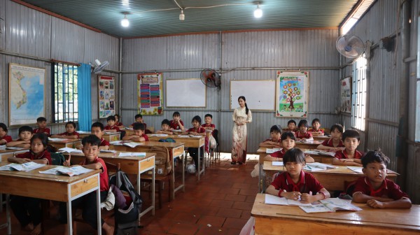 Nhà trường 'kêu cứu' vì lớp học xuống cấp trong vùng quy hoạch bô xít