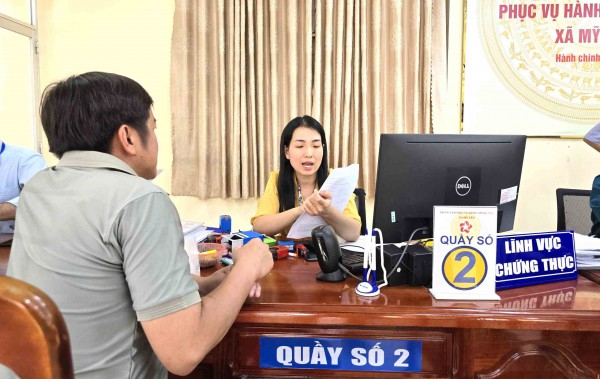 Thủ tục gọn, dân lợi: Số hóa từ cơ sở giúp dân 'đến xã là xong'