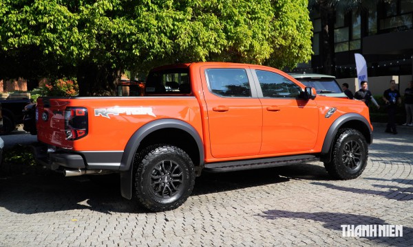 Ford Ranger Raptor máy xăng giá 1,448 tỉ đồng có gì chinh phục 'dân chơi'?
