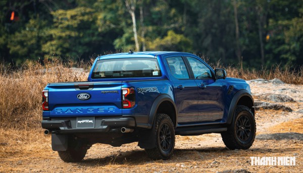 Ford Ranger Raptor máy xăng giá 1,448 tỉ đồng có gì chinh phục 'dân chơi'?